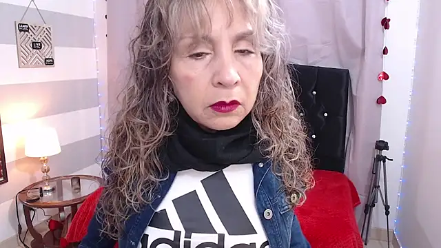 Snapshot of Afrodita_sg chatting on May 2026 02:14:01 PM Afrodita sg online show from May 2026 02:14:01 PM