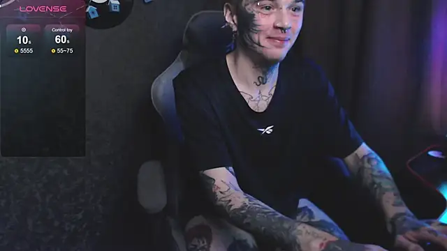 Snapshot of lonelycrystal chatting on January 2025 08:18:01 PM lonelycrystal online show from January 2025 08:18:01 PM