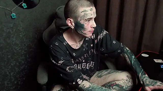 Snapshot of lonelycrystal chatting on September 2025 06:46:01 PM lonelycrystal online show from September 2025 06:46:01 PM