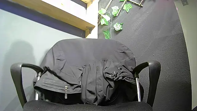 hardbigcock16 online show from October 2025 06:48:01 AM