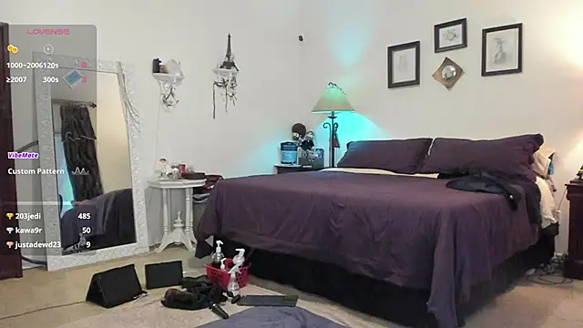 Peaches N Kreme online show from March 2025 01:05:02 AM