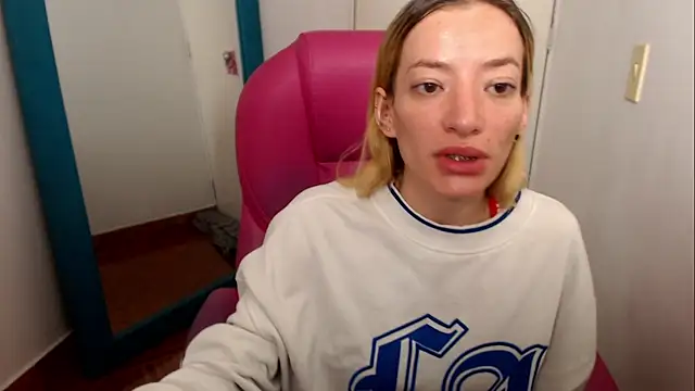 Snapshot of zoe_jones13 chatting on July 2026 01:23:02 AM zoe jones13 online show from July 2026 01:23:02 AM