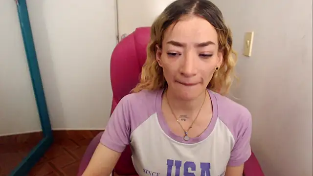Snapshot of zoe_jones13 chatting on July 2026 01:45:02 AM zoe jones13 online show from July 2026 01:45:02 AM