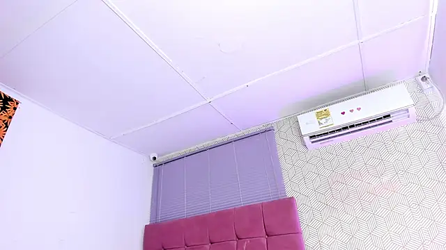Snapshot of quianna_ chatting on March 2025 07:01:02 PM quianna online show from March 2025 07:01:02 PM