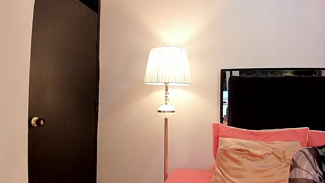 Snapshot of lilithTeen1_ chatting on February 2026 04:30:01 AM lilithTeen1 online show from February 2026 04:30:01 AM