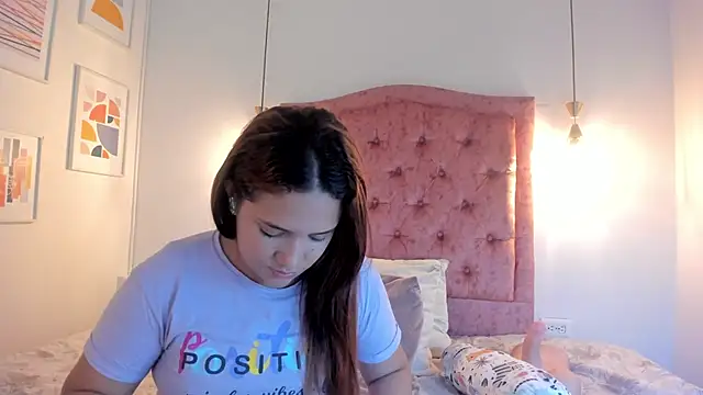 Snapshot of aprill21_ chatting on December 2024 02:11:02 PM aprill21 online show from December 2024 02:11:02 PM