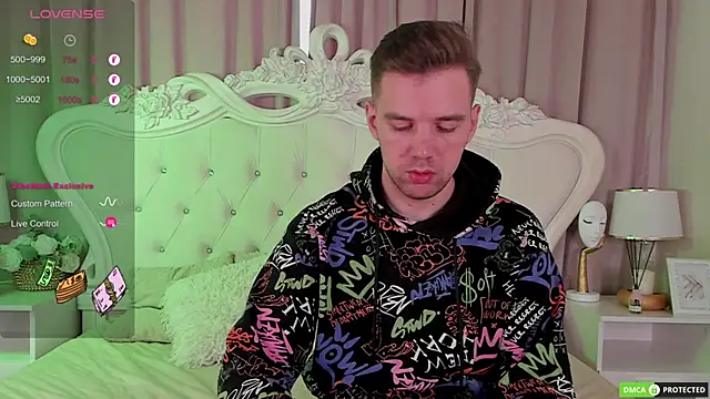 ArthurWhitee online show from November 2025 08:48:01 AM