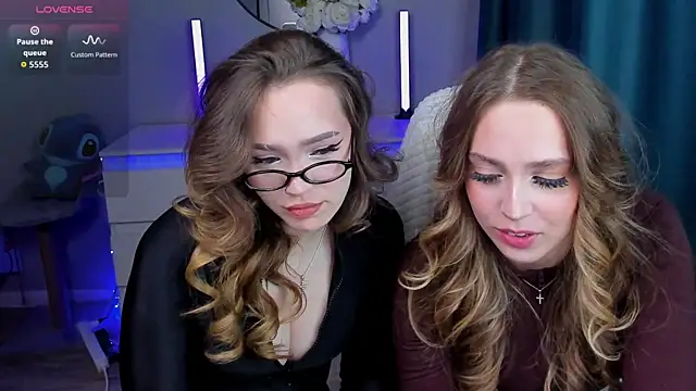 YaraKroft  online show from November 2025 05:49:01 PM