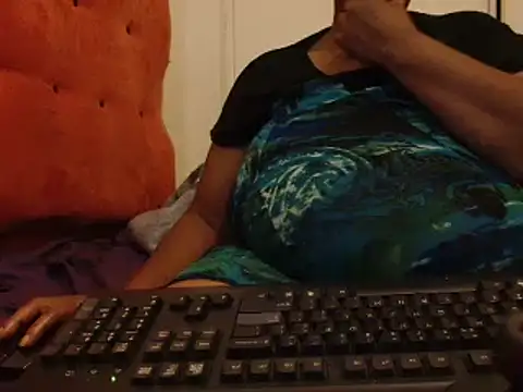 Snapshot of tinagiant chatting on February 2025 03:53:01 PM tinagiant online show from February 2025 03:53:01 PM