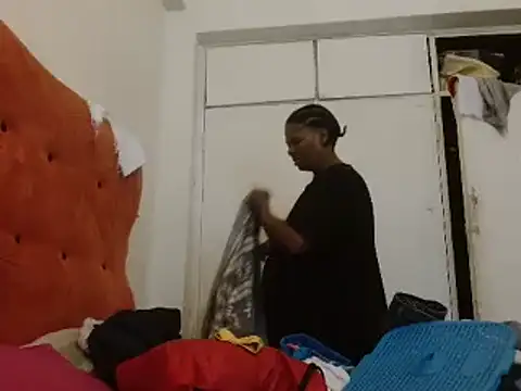 Snapshot of tinagiant chatting on February 2025 07:43:01 AM tinagiant online show from February 2025 07:43:01 AM