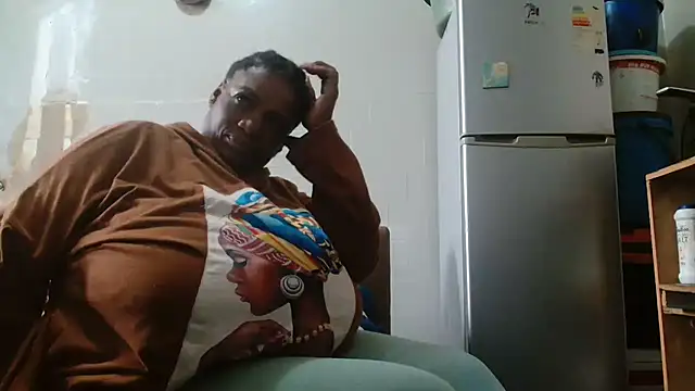 Snapshot of tinagiant chatting on February 2025 01:50:01 PM tinagiant online show from February 2025 01:50:01 PM