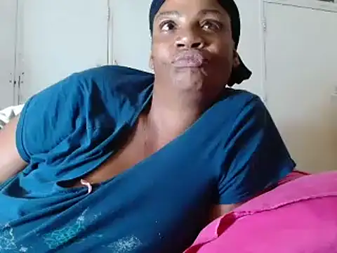 Snapshot of tinagiant chatting on March 2025 07:58:02 PM tinagiant online show from March 2025 07:58:02 PM