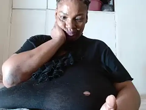 Snapshot of tinagiant chatting on March 2025 07:06:01 PM tinagiant online show from March 2025 07:06:01 PM