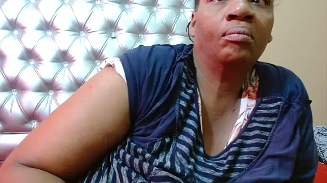 Snapshot of tinagiant chatting on September 2025 05:30:01 AM tinagiant online show from September 2025 05:30:01 AM