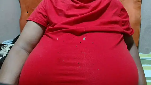 Snapshot of tinagiant chatting on September 2025 04:12:01 PM tinagiant online show from September 2025 04:12:01 PM