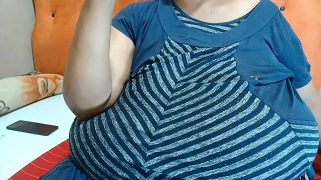 Snapshot of tinagiant chatting on October 2025 08:25:01 AM tinagiant online show from October 2025 08:25:01 AM