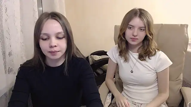 Snapshot of Emi1y_Angel11 chatting on January 2025 01:49:01 PM Emi1y Angel11 online show from January 2025 01:49:01 PM