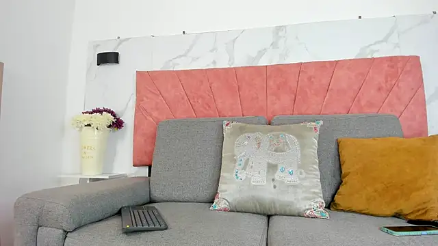 Hanna lens online show from April 2026 07:19:01 PM