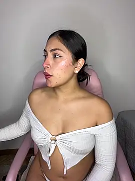 Snapshot of _Danaa chatting on March 2025 07:13:02 PM  Danaa online show from March 2025 07:13:02 PM