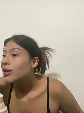 Snapshot of Sofia__cute3 chatting on February 2025 03:45:02 AM Sofia cute3 online show from February 2025 03:45:02 AM