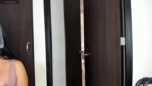 emily huddson  online show from February 2025 07:34:01 PM