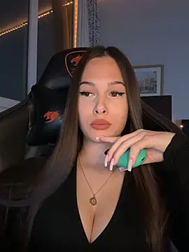 EricaWalls online show from April 2026 06:11:02 PM