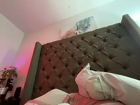 XXXLollipopsJuicy online show from April 2026 05:11:01 AM