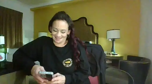 Snapshot of ALLURET4U chatting on December 2024 05:57:02 AM ALLURET4U online show from December 2024 05:57:02 AM