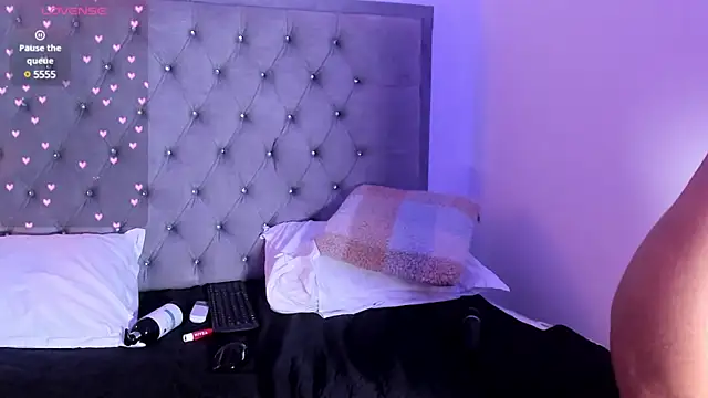 Snapshot of AriannaDavis chatting on January 2025 05:18:02 AM AriannaDavis online show from January 2025 05:18:02 AM