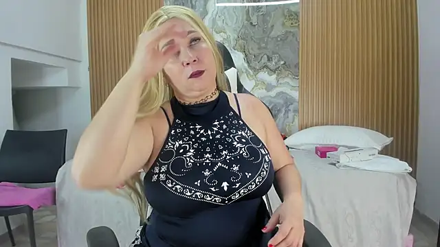 Danna topless online show from September 2025 12:05:02 PM