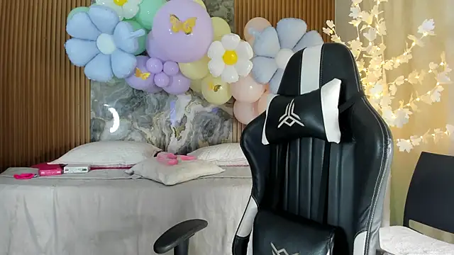 Danna topless online show from April 2026 12:06:02 PM