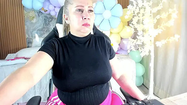 Danna topless online show from April 2026 12:10:01 PM