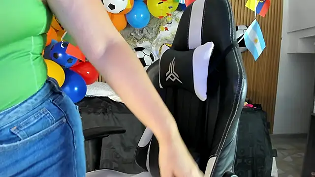 Danna topless online show from June 2026 12:27:02 PM