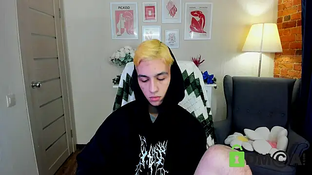 Snapshot of Ul_Tima chatting on December 2024 09:32:02 PM Ul Tima online show from December 2024 09:32:02 PM