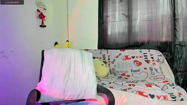 litle mily  online show from December 2024 09:47:02 PM