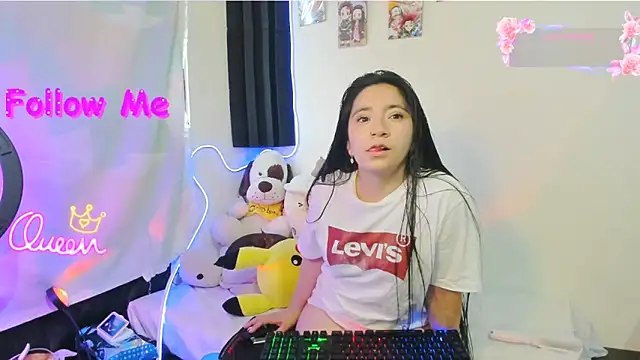 Snapshot of litle_mily_ chatting on June 2026 10:04:01 PM litle mily online show from June 2026 10:04:01 PM