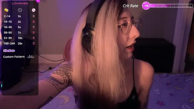 lovelylucyy online show from December 2024 01:51:02 AM