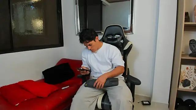 julian wallace online show from February 2026 07:28:01 PM