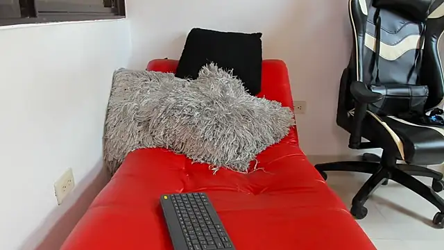 julian wallace online show from April 2026 06:24:02 PM