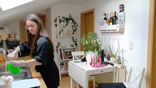 Snapshot of BrownieyQueen chatting on February 2025 07:58:02 AM BrownieyQueen online show from February 2025 07:58:02 AM