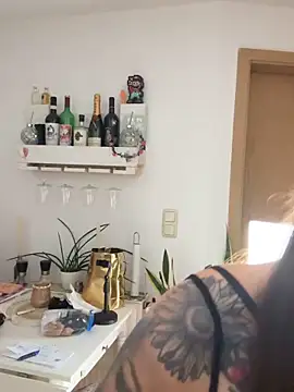 Snapshot of BrownieyQueen chatting on October 2025 05:06:02 AM BrownieyQueen online show from October 2025 05:06:02 AM