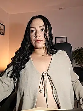 helena smith online show from November 2025 03:38:01 AM