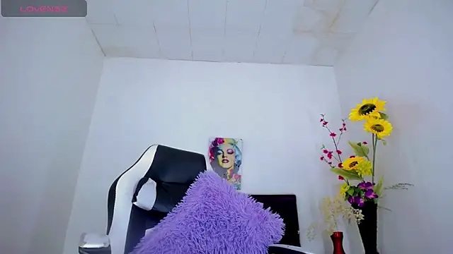 Snapshot of samantha_official_ chatting on December 2024 01:47:01 AM samantha official online show from December 2024 01:47:01 AM