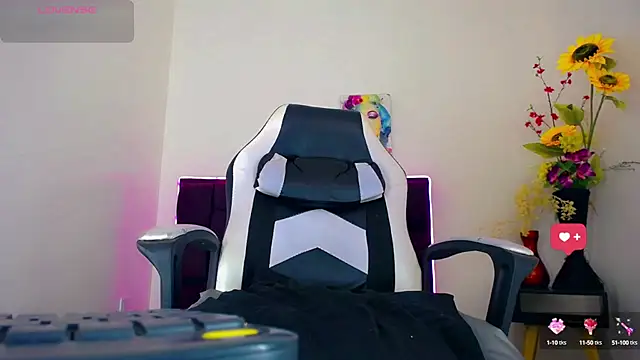 Snapshot of samantha_official_ chatting on February 2025 10:52:02 PM samantha official online show from February 2025 10:52:02 PM