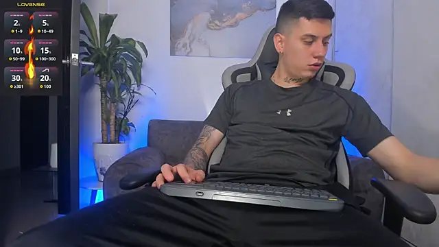 Snapshot of Yeiko_Romero_ chatting on October 2025 08:07:01 PM Yeiko Romero online show from October 2025 08:07:01 PM