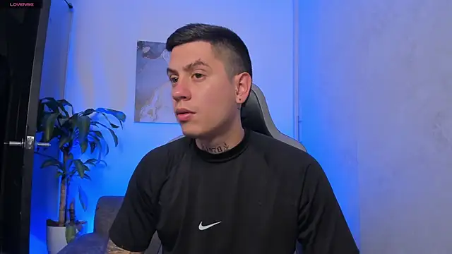 Yeiko Romero  online show from November 2025 06:21:01 PM