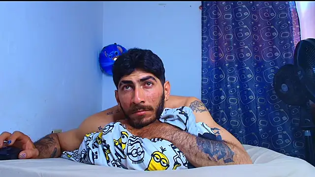 Snapshot of Thomass00 chatting on April 2026 04:00:01 PM Thomass00 online show from April 2026 04:00:01 PM