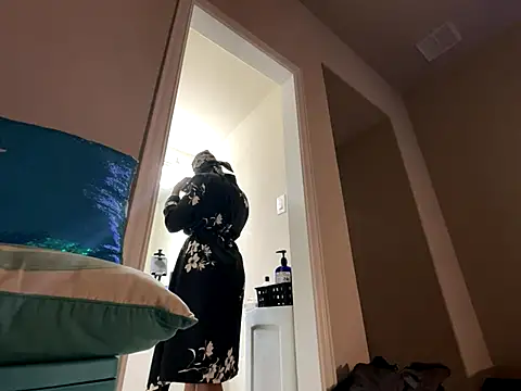 wynterheat online show from October 2025 01:17:02 AM