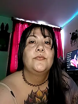 Snapshot of l1la_Rav3n chatting on May 2026 06:02:02 PM l1la Rav3n online show from May 2026 06:02:02 PM