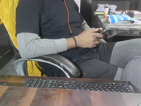 Snapshot of Average_Indian chatting on November 2025 01:39:02 PM Average Indian online show from November 2025 01:39:02 PM